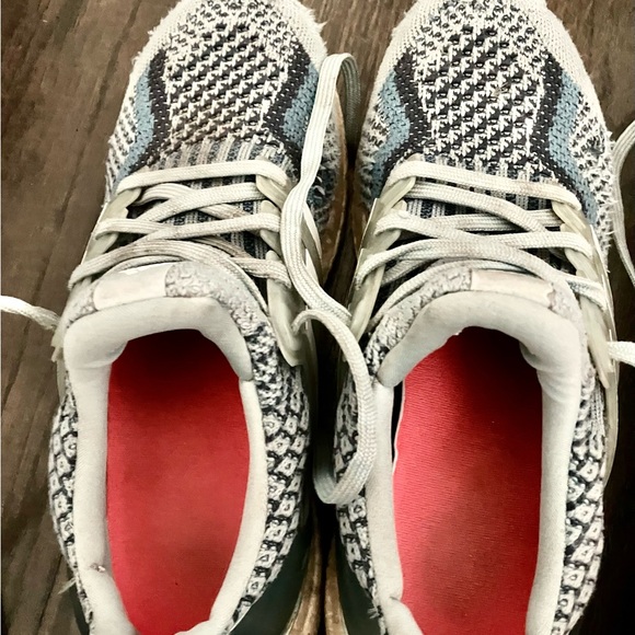 Adidas ultra boost tennis shoes.Sized at a 6.5. - Picture 2 of 4